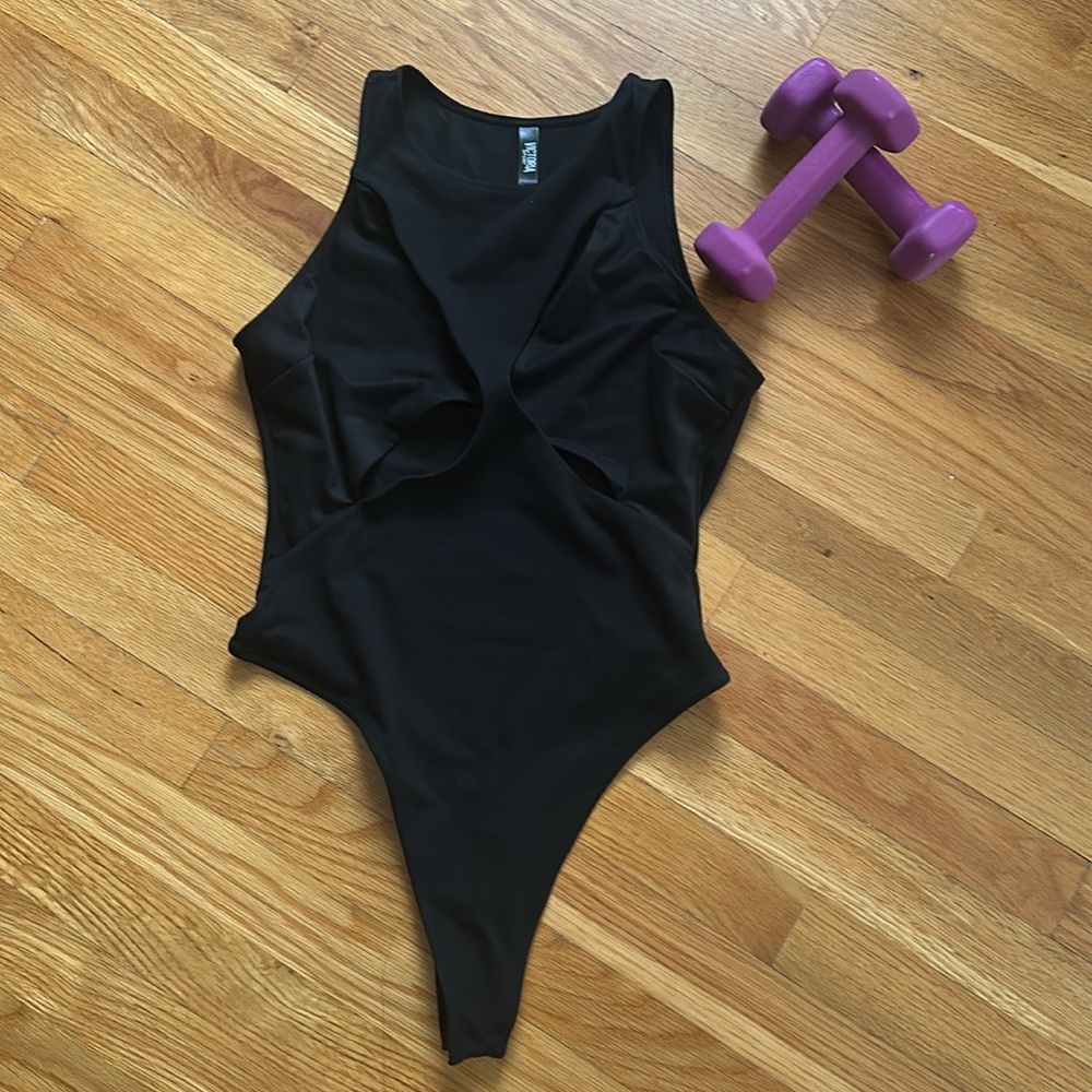 Victoria Sport workout bodysuit size small